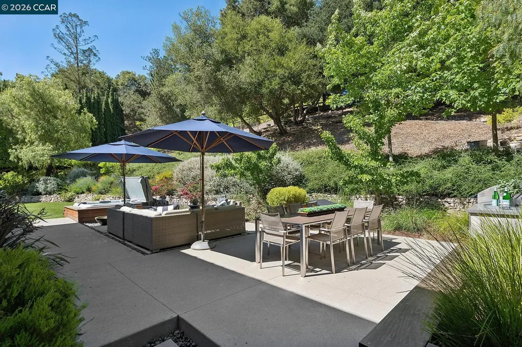 31 Sandy Court Orinda CA 94563