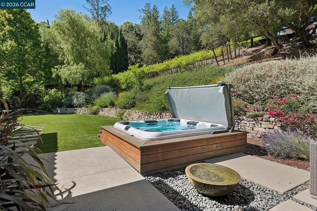 31 Sandy Court Orinda CA 94563