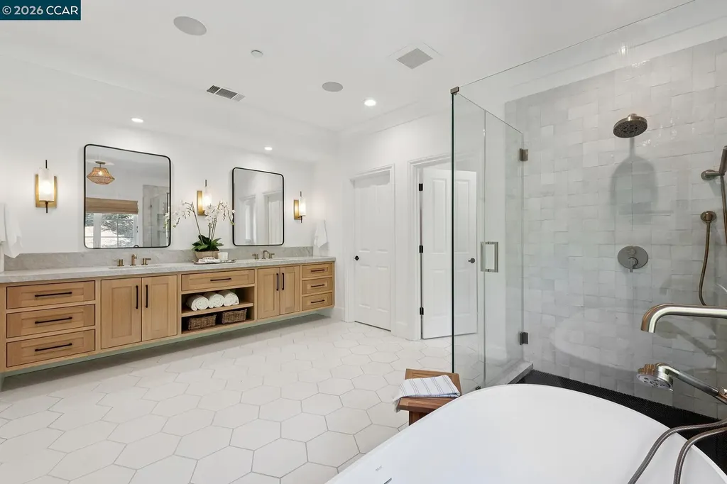 31 Sandy Court Orinda CA 94563