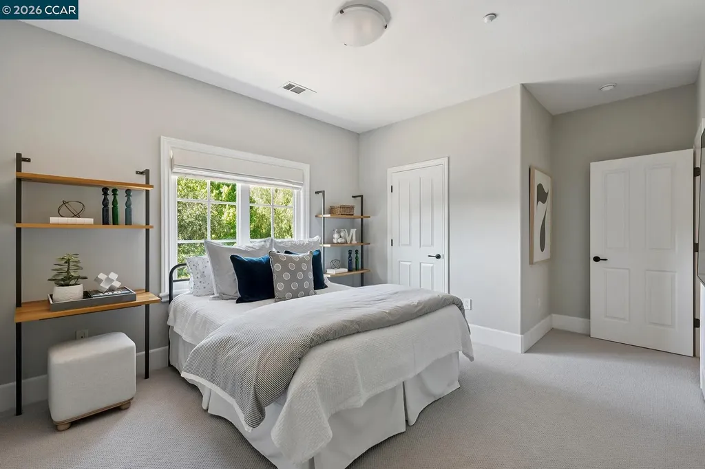 31 Sandy Court Orinda CA 94563