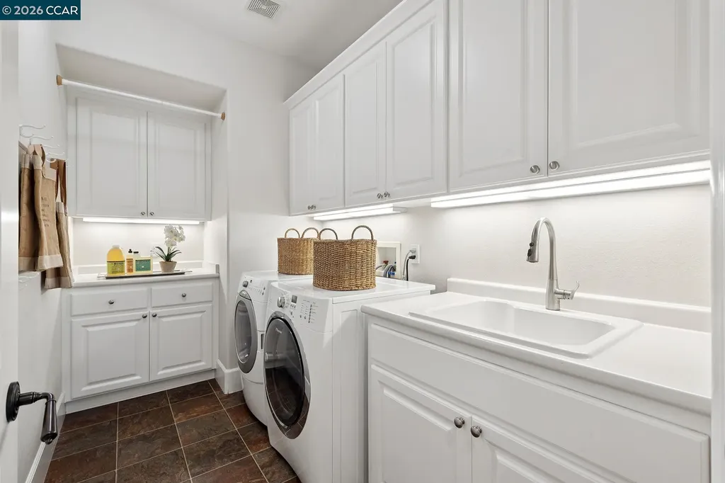 31 Sandy Court Orinda CA 94563