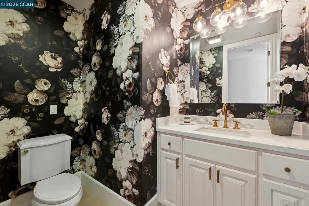 31 Sandy Court Orinda CA 94563