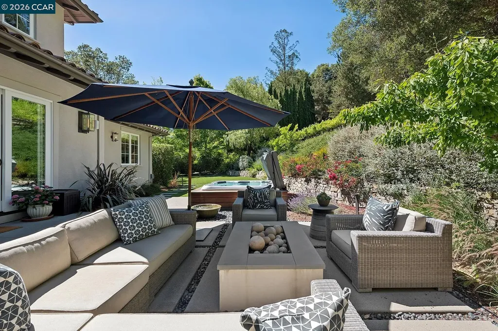 31 Sandy Court Orinda CA 94563
