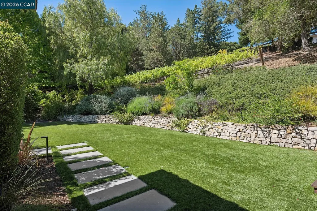 31 Sandy Court Orinda CA 94563