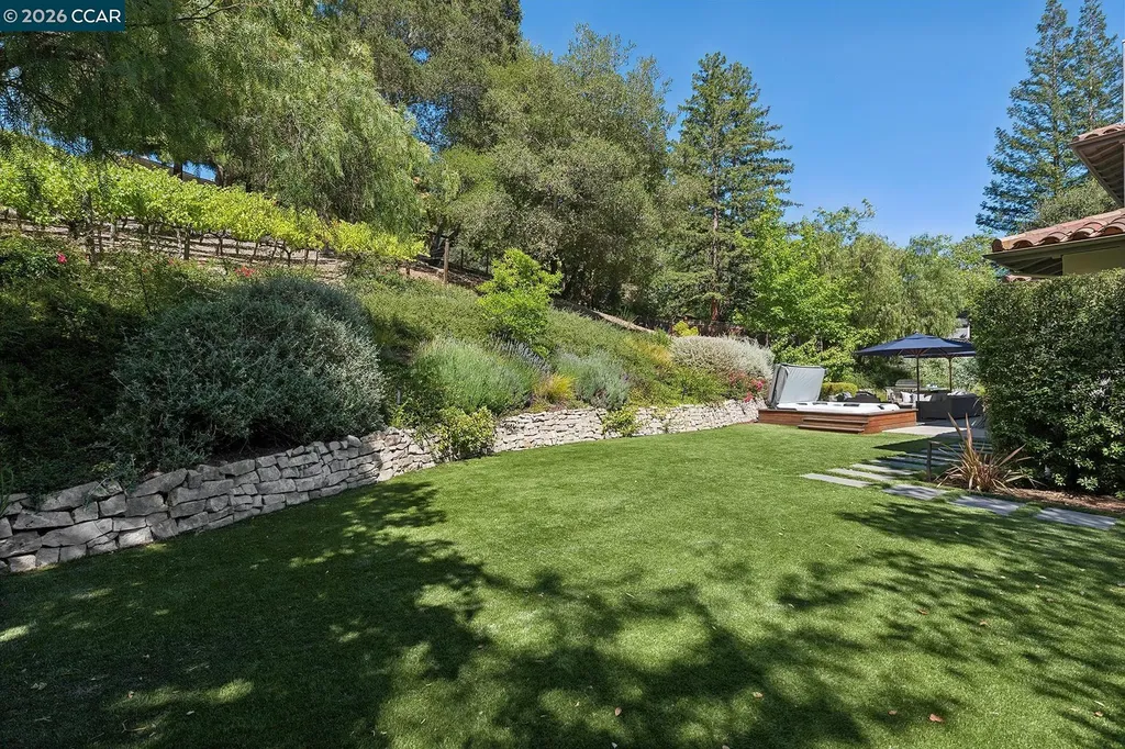 31 Sandy Court Orinda CA 94563