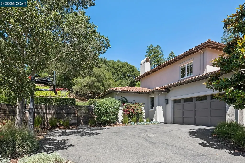 31 Sandy Court Orinda CA 94563