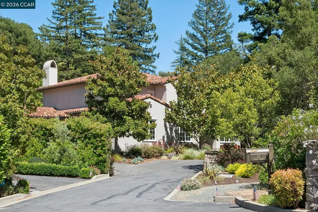 31 Sandy Court Orinda CA 94563