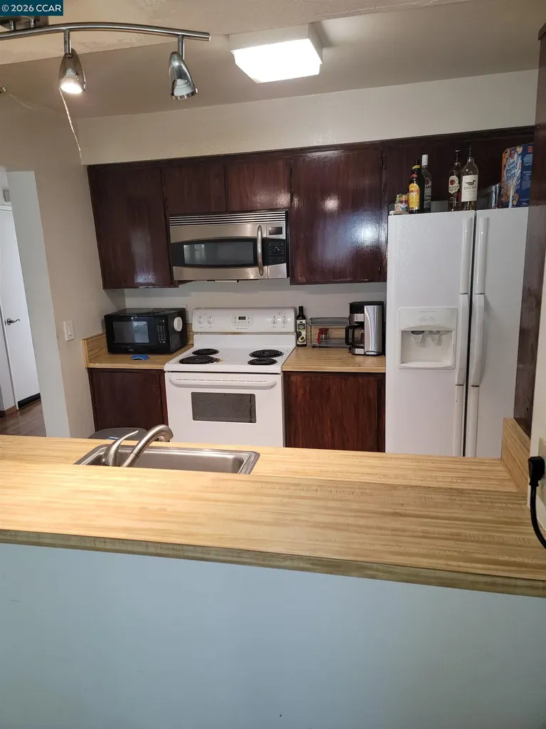 2 Tarn Court Hercules CA 94547
