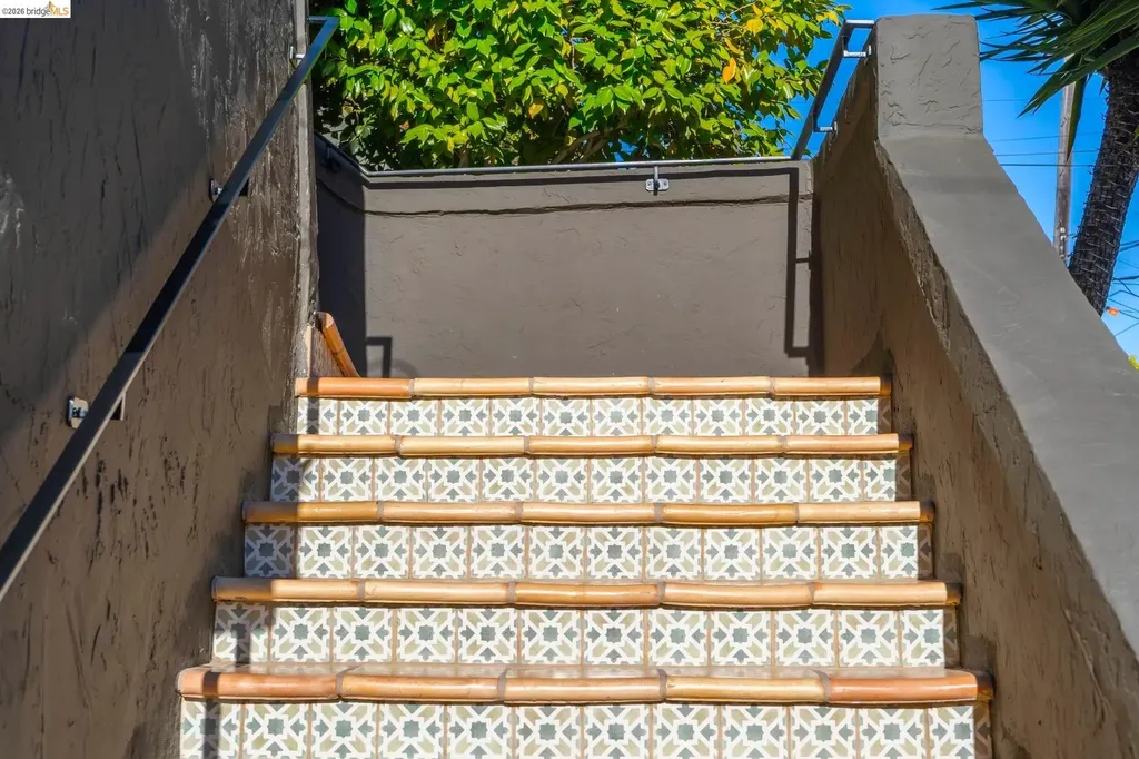 6019 Chabolyn Terrace Berkeley CA 94618