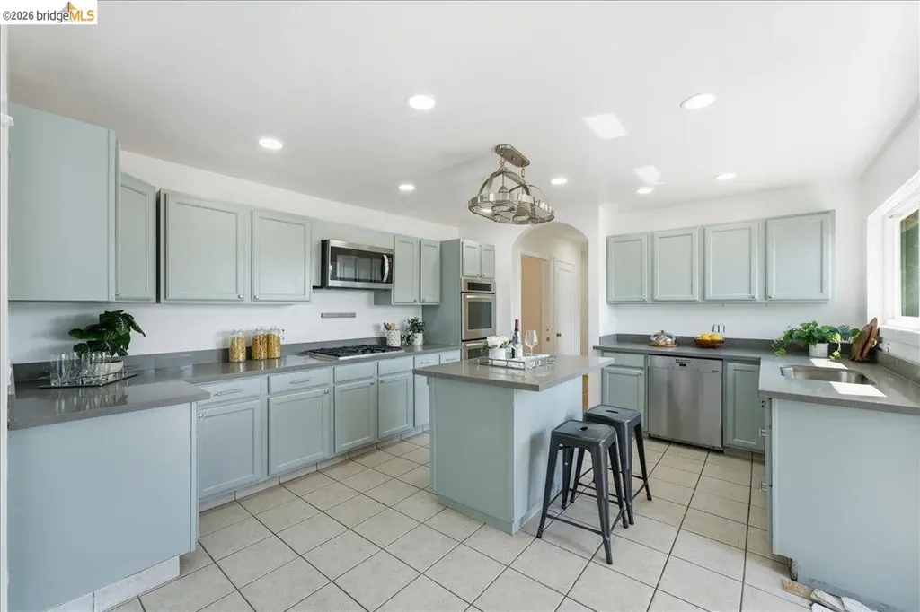 2721 Hidden Lane Hayward CA 94541