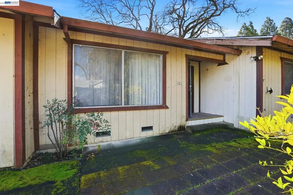 425 Coffield Avenue Napa CA 94558