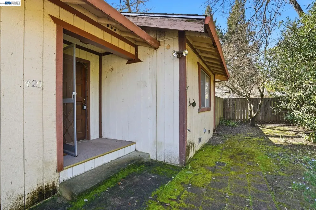 425 Coffield Avenue Napa CA 94558