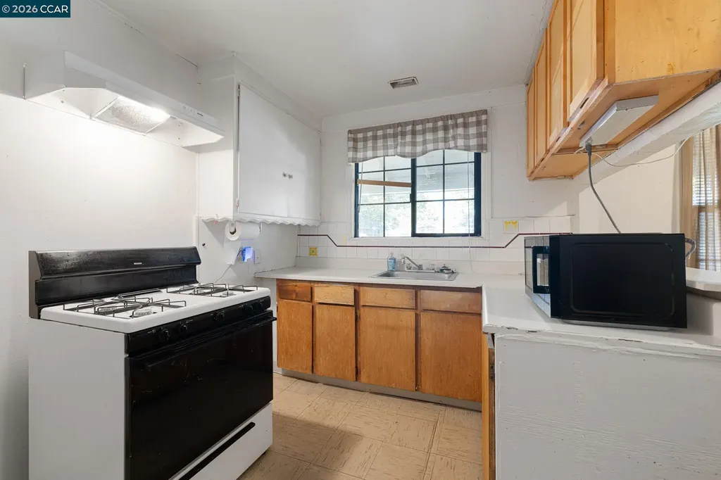 603 Almanza Drive Oakland CA 94603