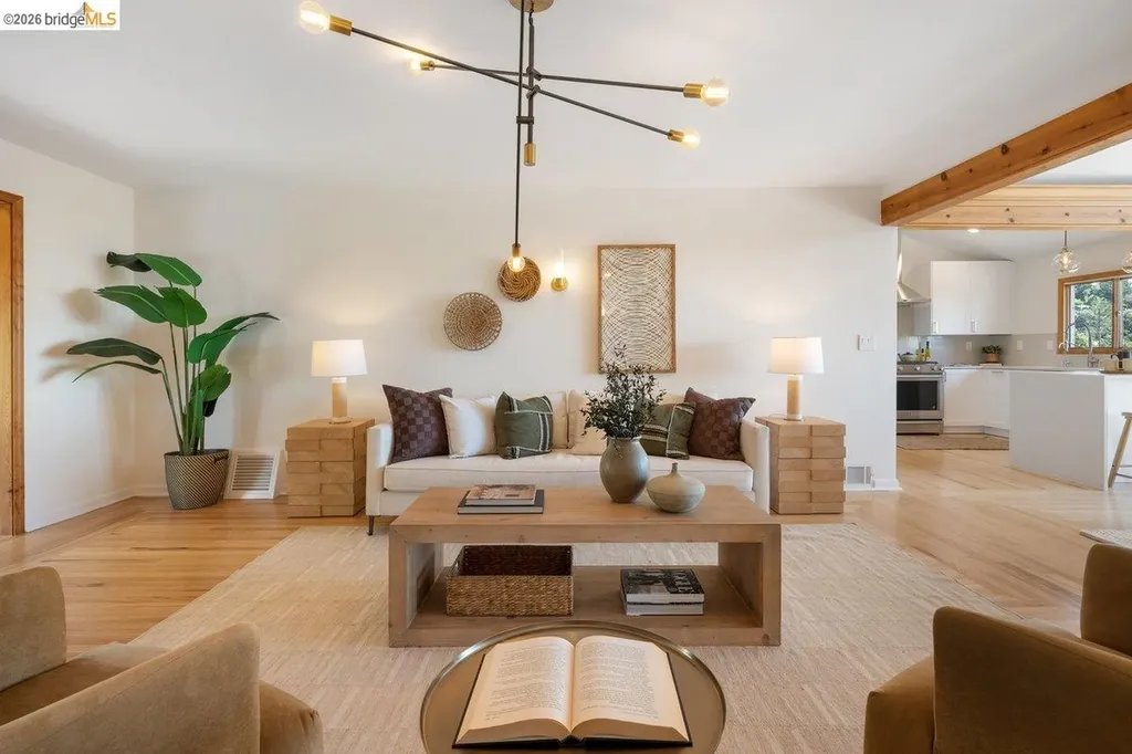 7008 Thornhill Drive Oakland CA 94611