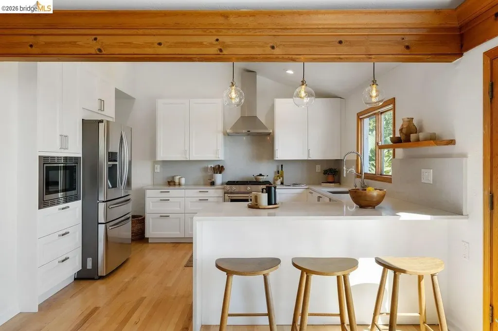 7008 Thornhill Drive Oakland CA 94611