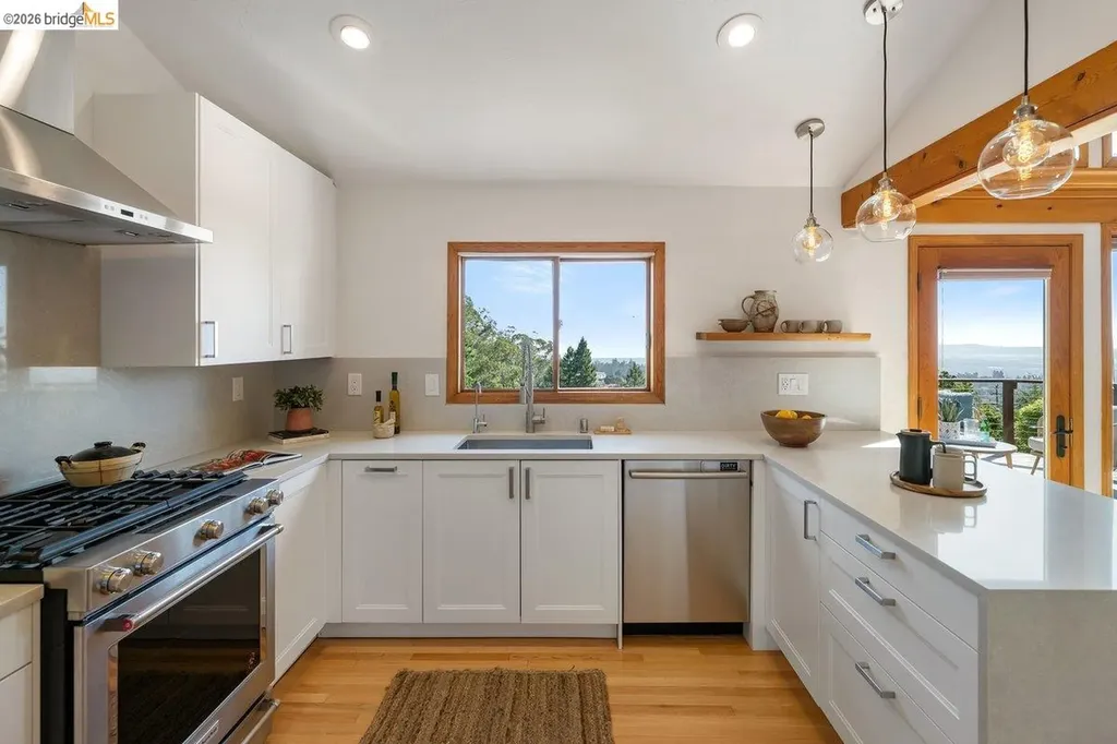 7008 Thornhill Drive Oakland CA 94611