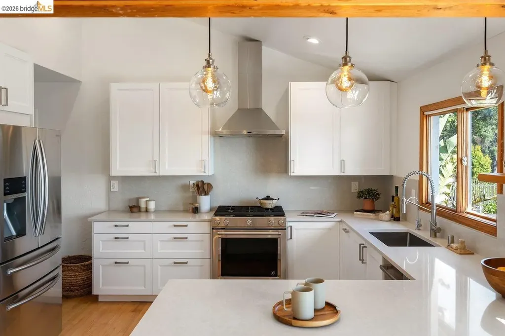 7008 Thornhill Drive Oakland CA 94611