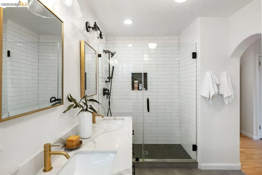7008 Thornhill Drive Oakland CA 94611