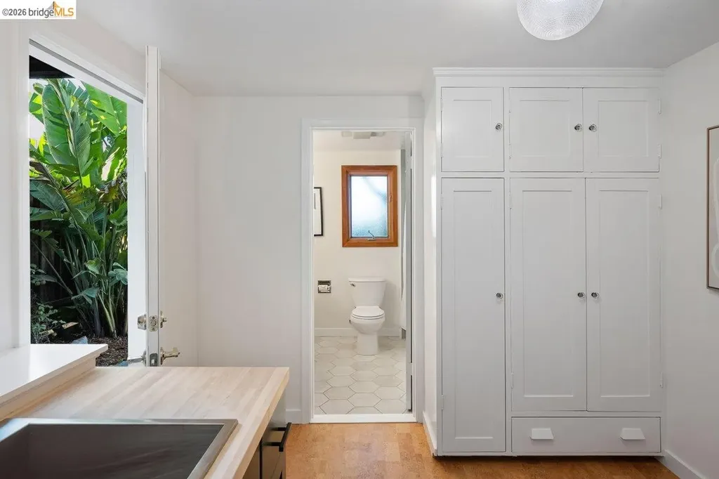 7008 Thornhill Drive Oakland CA 94611