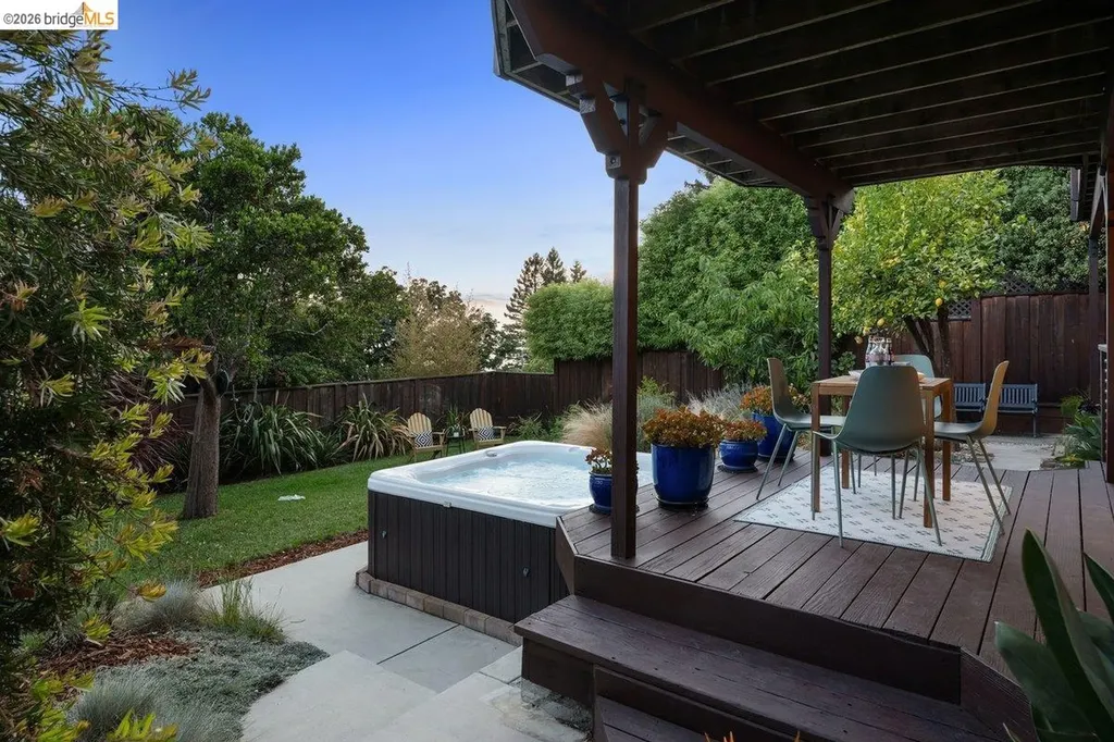 7008 Thornhill Drive Oakland CA 94611