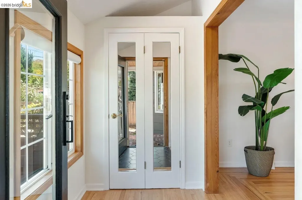 7008 Thornhill Drive Oakland CA 94611