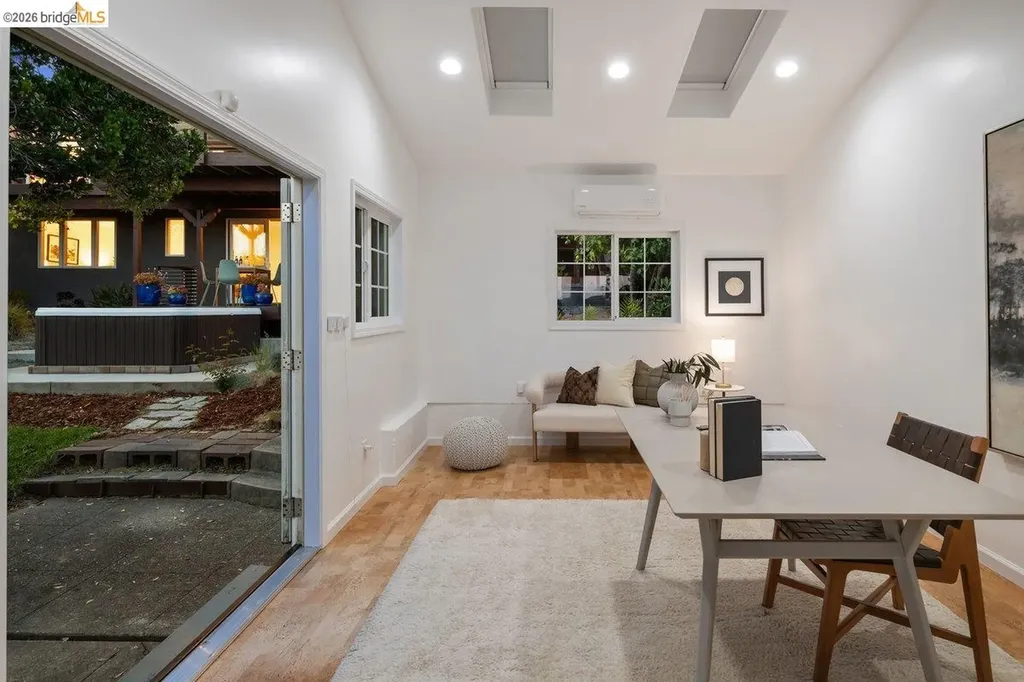 7008 Thornhill Drive Oakland CA 94611