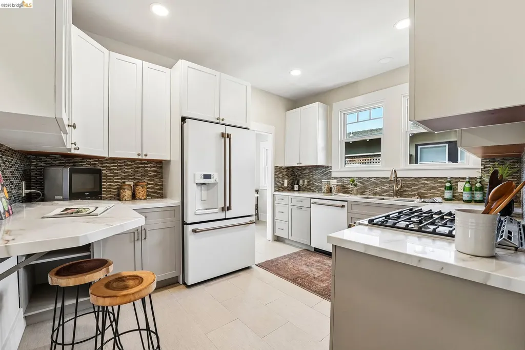5444 Lawton Avenue Oakland CA 94618