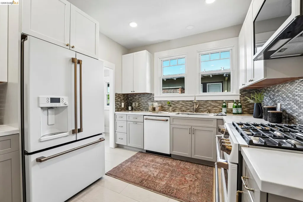 5444 Lawton Avenue Oakland CA 94618