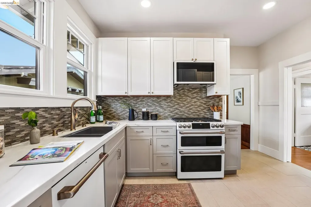 5444 Lawton Avenue Oakland CA 94618