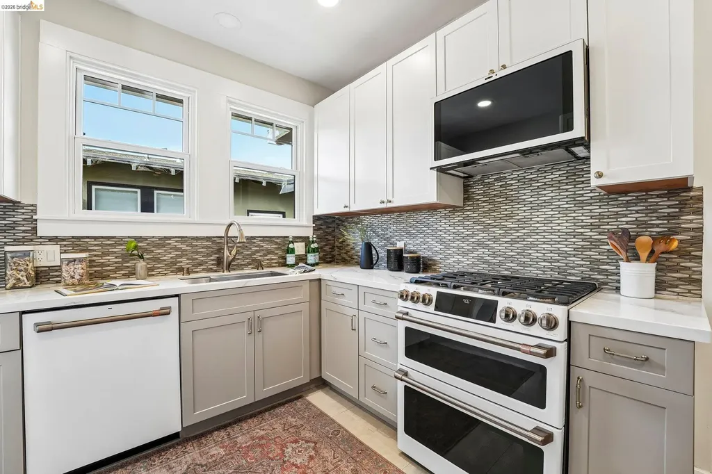 5444 Lawton Avenue Oakland CA 94618