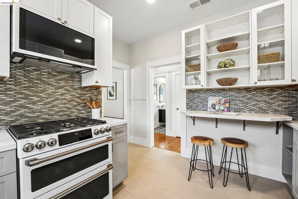 5444 Lawton Avenue Oakland CA 94618