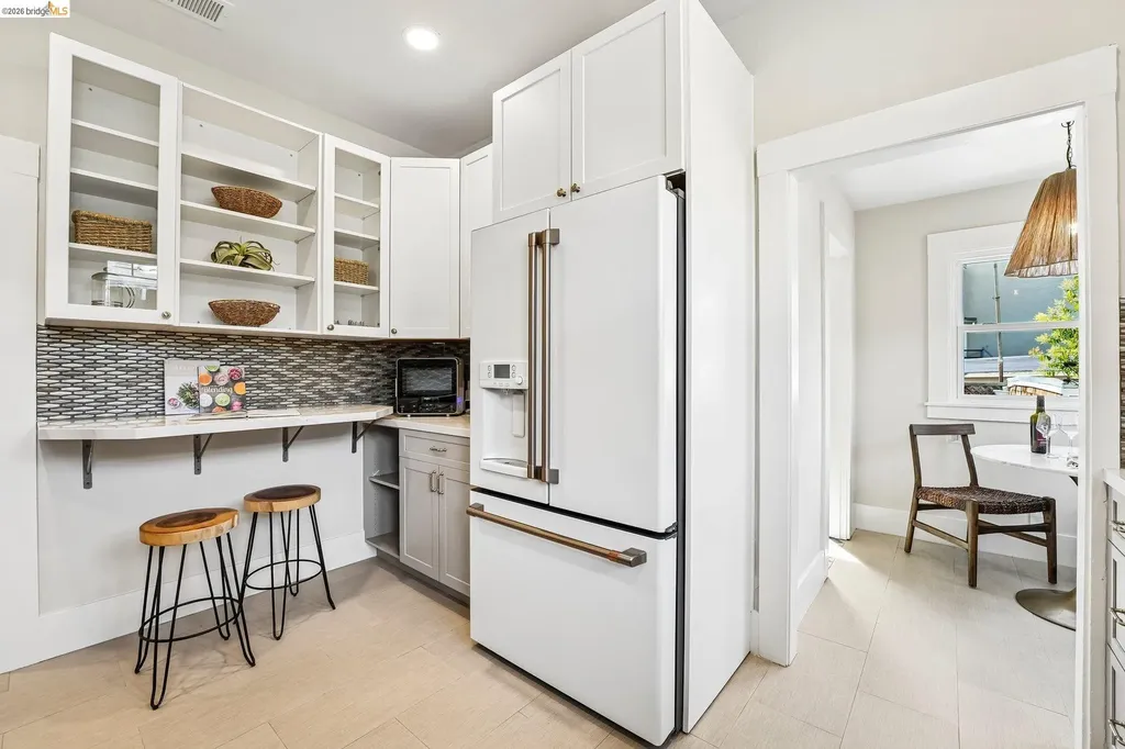 5444 Lawton Avenue Oakland CA 94618