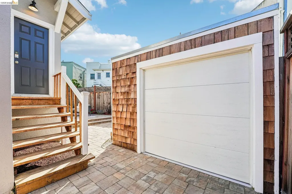 5444 Lawton Avenue Oakland CA 94618