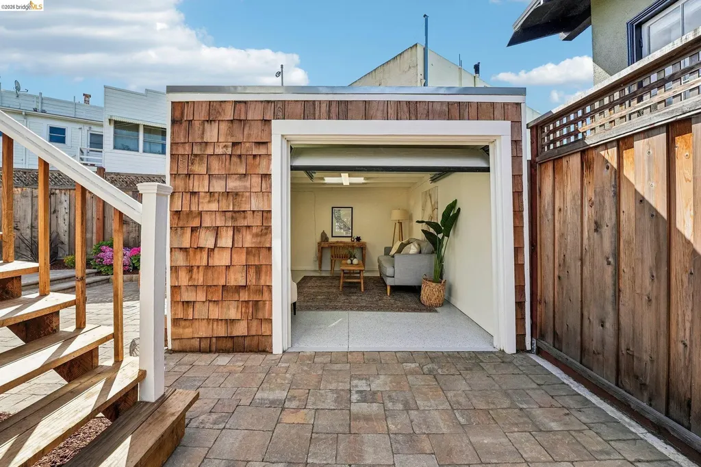 5444 Lawton Avenue Oakland CA 94618