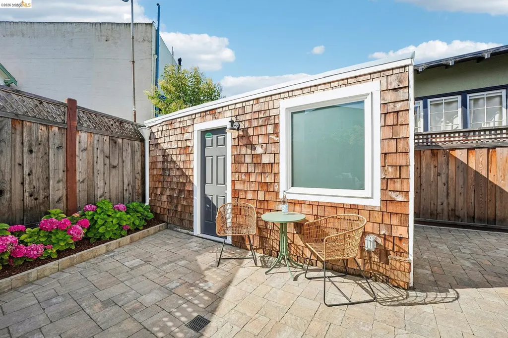 5444 Lawton Avenue Oakland CA 94618