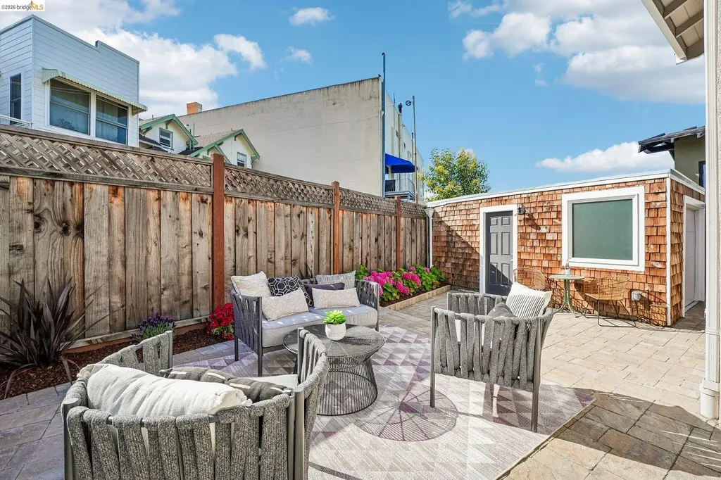 5444 Lawton Avenue Oakland CA 94618