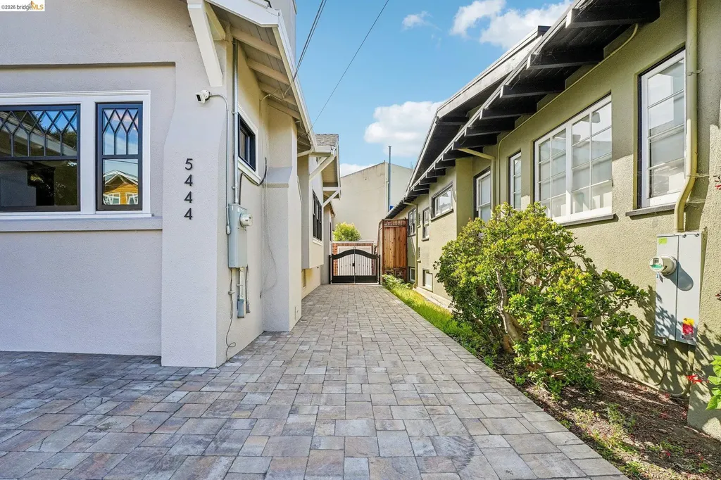 5444 Lawton Avenue Oakland CA 94618