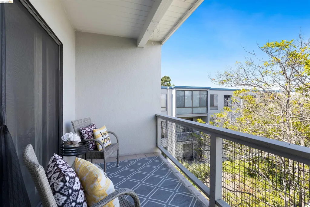 4 Admiral Drive Emeryville CA 94608