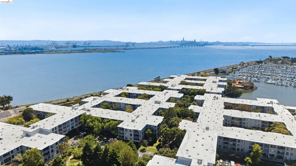 4 Admiral Drive Emeryville CA 94608