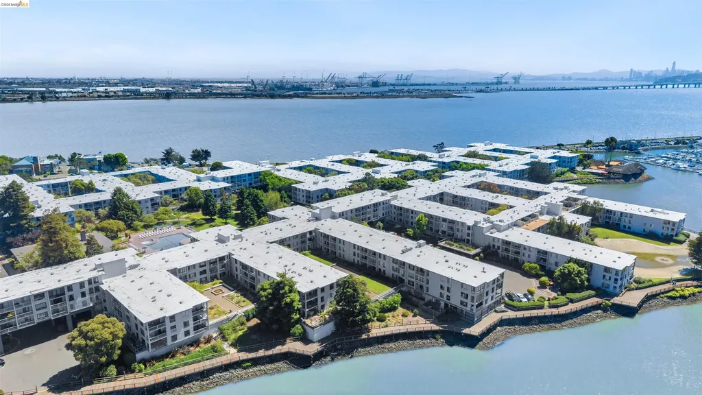 4 Admiral Drive Emeryville CA 94608