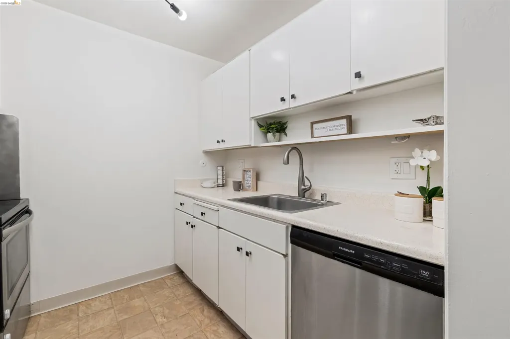 4 Admiral Drive Emeryville CA 94608