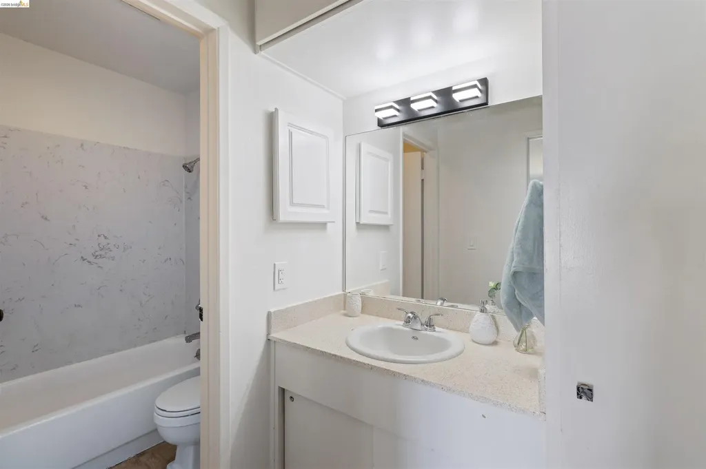 4 Admiral Drive Emeryville CA 94608