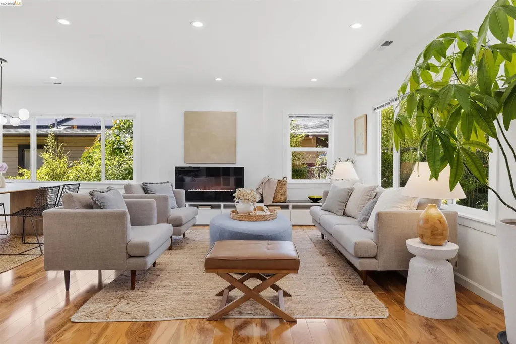 4507 Tulip Avenue Oakland CA 94619