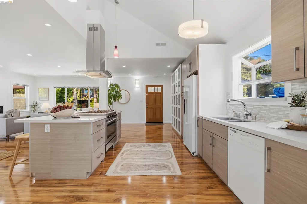 4507 Tulip Avenue Oakland CA 94619