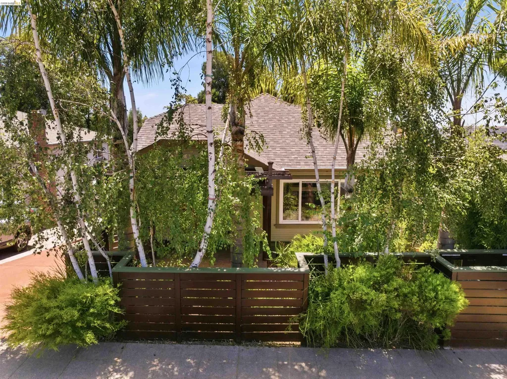 4507 Tulip Avenue Oakland CA 94619
