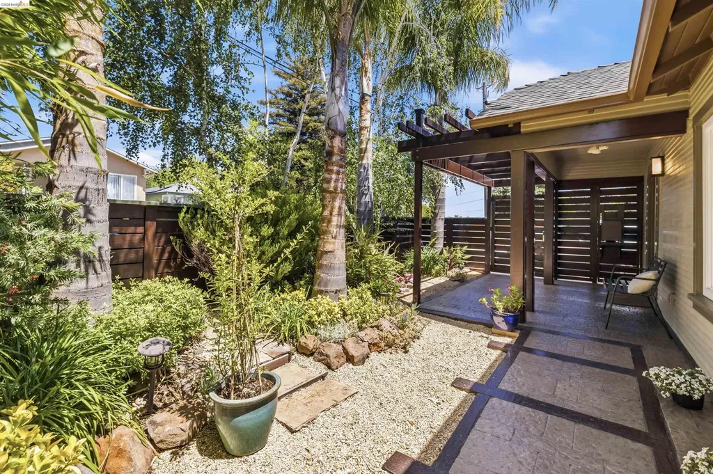4507 Tulip Avenue Oakland CA 94619