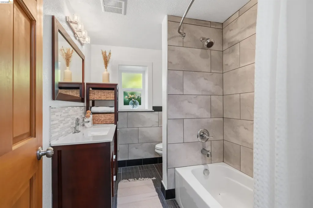 4507 Tulip Avenue Oakland CA 94619
