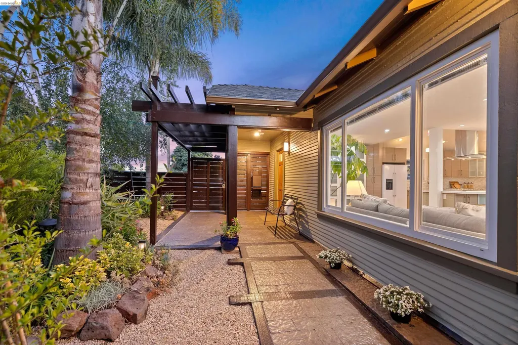 4507 Tulip Avenue Oakland CA 94619