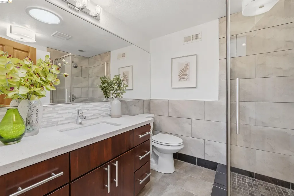 4507 Tulip Avenue Oakland CA 94619