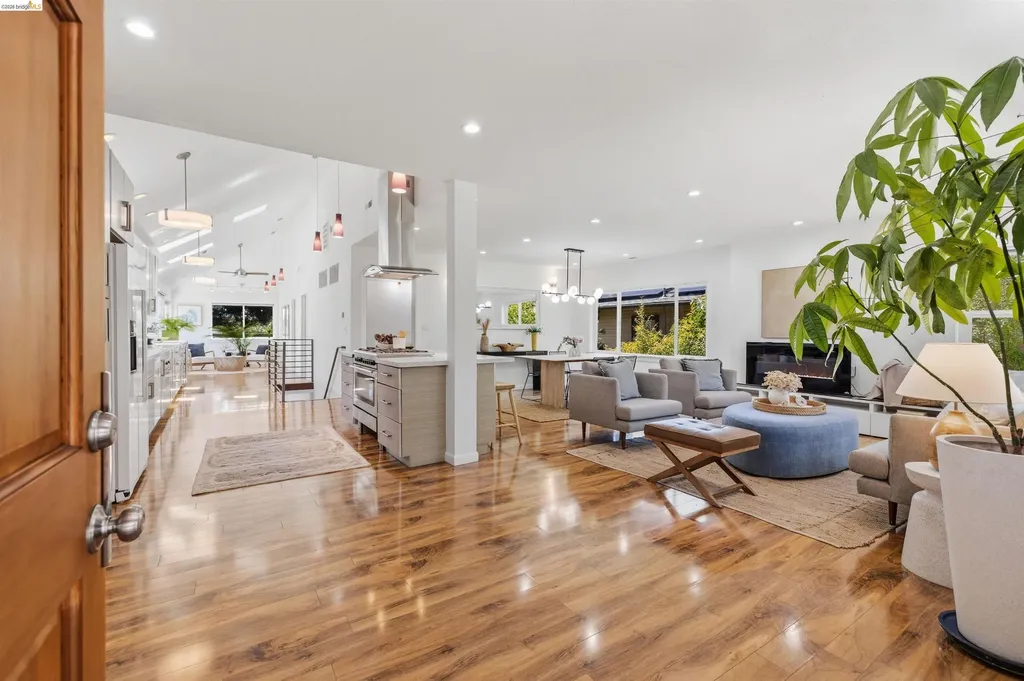 4507 Tulip Avenue Oakland CA 94619